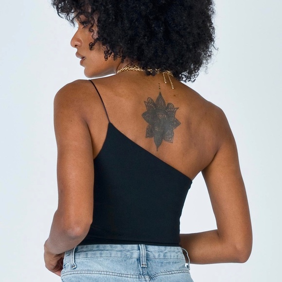 Princess polly zoha one should crop top - Picture 2 of 6